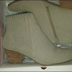 CROWN VINTAGE BOOTS SIZE 9.5